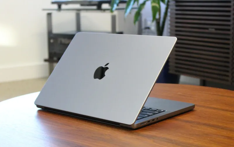  A YouTuber with 11 Million Subscribers Just Unboxed the M4 MacBook Pro